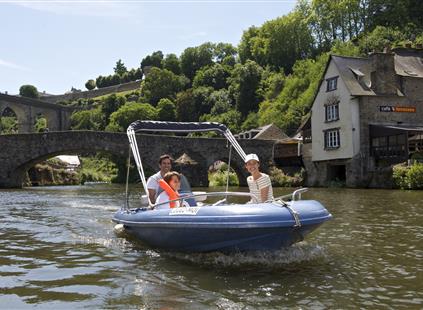 ©Camping la touesse-Saint-Lunaire-Louer un bateau sans permis en Bretagne à Dinan
