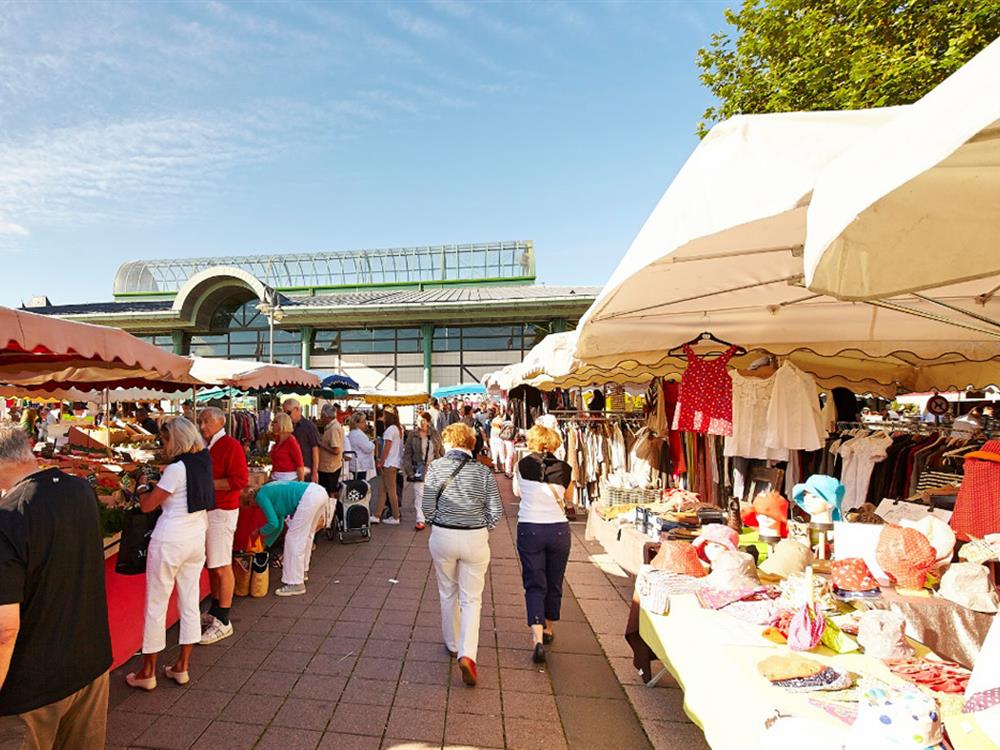 Camping la touesse : vacances Dinard le marché de Dinard