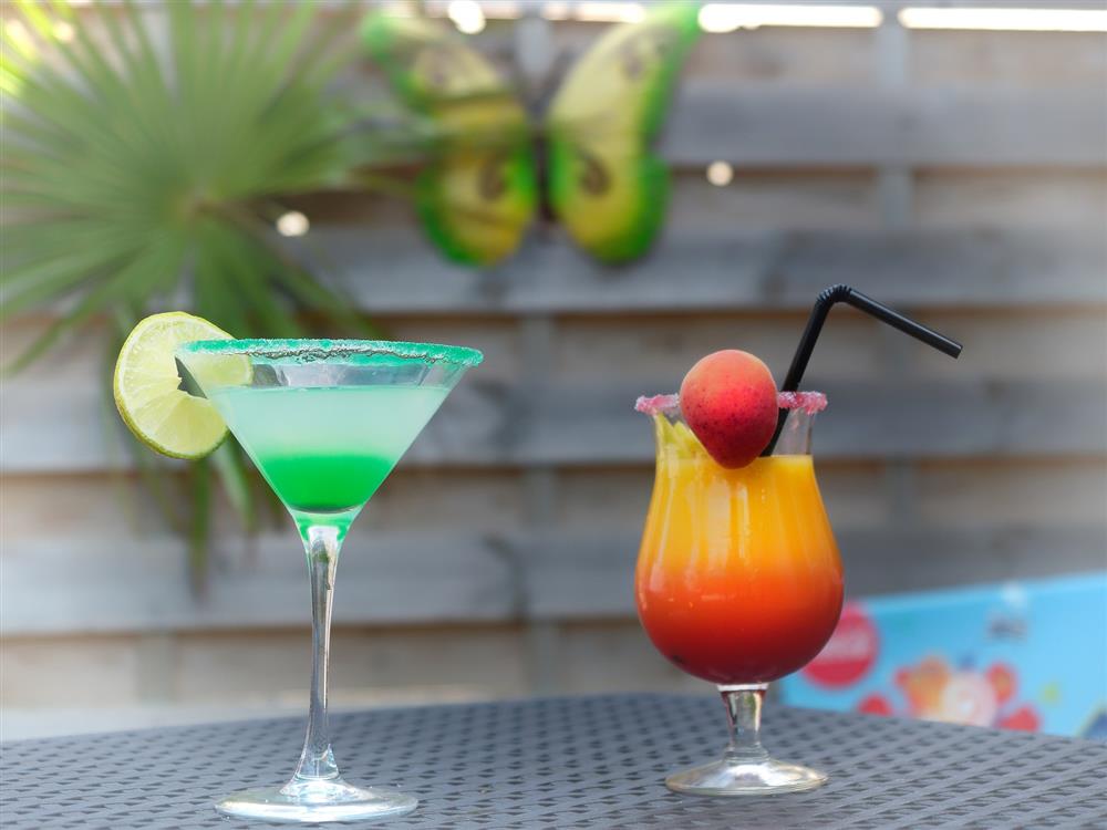 ©Camping la touesse-Saint-Lunaire-cocktails en terrasse