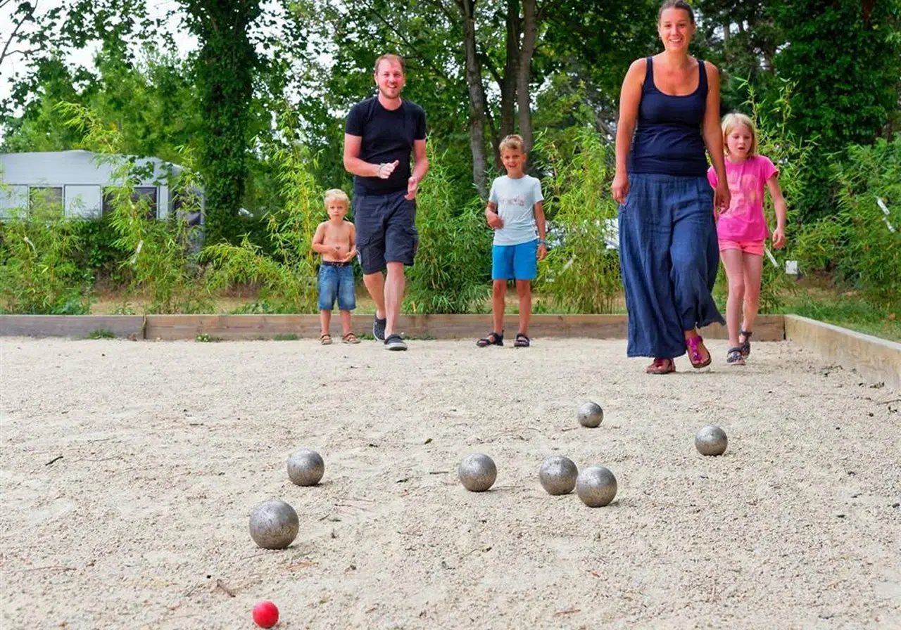 terrain de petanque - camping saint-malo